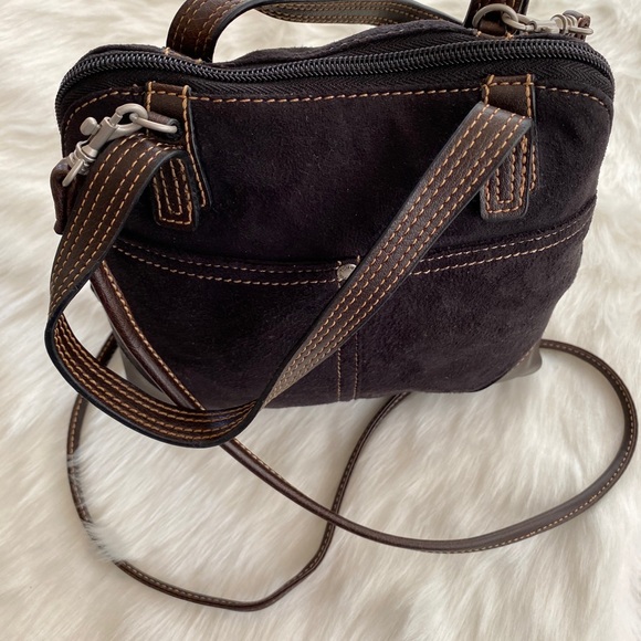 Tommy Hilfiger hand and purse/ crossbody - Picture 6 of 11